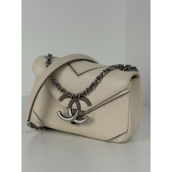 Chanel Macro Flap Chevron Caviar Small Women's Shoulder Bag - Picture 1 of 16